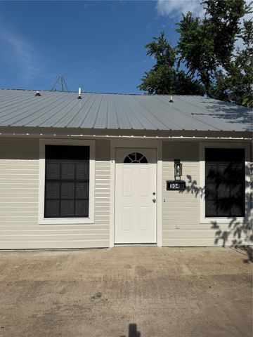 304 E Hickory Street B, Kaufman, TX 75142