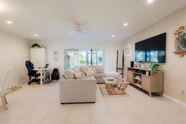 21820 Cypress Circle 25d, Boca Raton, FL 33433