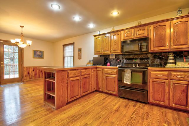 1264 Lake Road, London, KY 40741