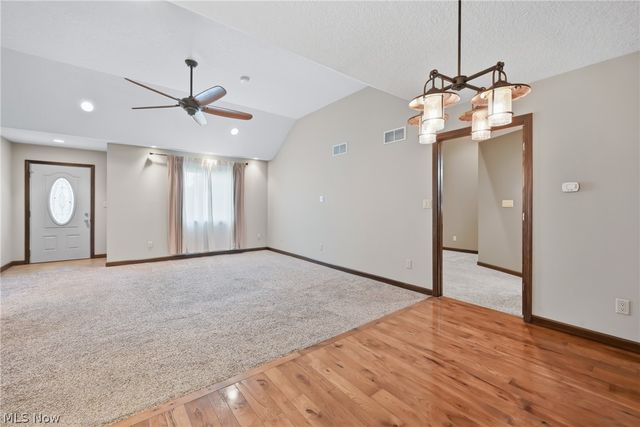 1532 S Stateline Road, Masury, OH 44438