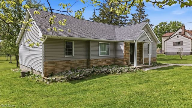 1532 S Stateline Road, Masury, OH 44438