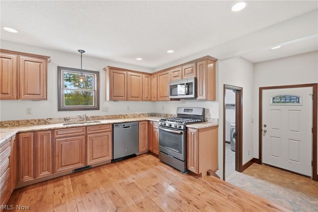 1532 S Stateline Road, Masury, OH 44438