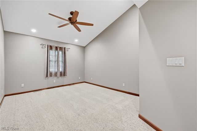 1532 S Stateline Road, Masury, OH 44438