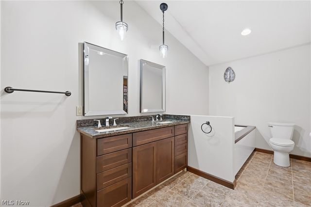 1532 S Stateline Road, Masury, OH 44438