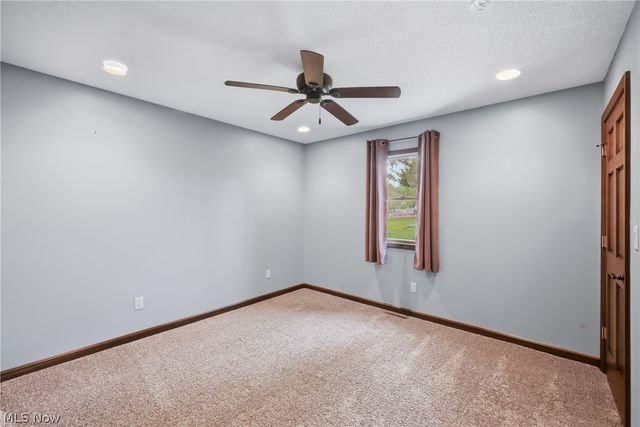 1532 S Stateline Road, Masury, OH 44438