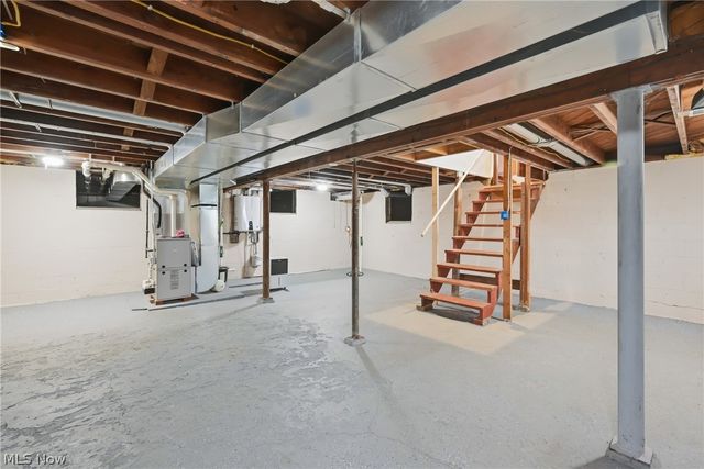 1532 S Stateline Road, Masury, OH 44438