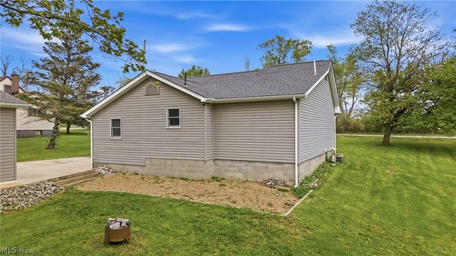 1532 S Stateline Road, Masury, OH 44438