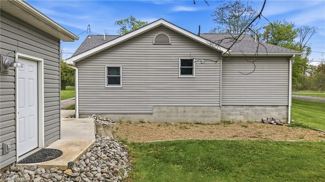 1532 S Stateline Road, Masury, OH 44438