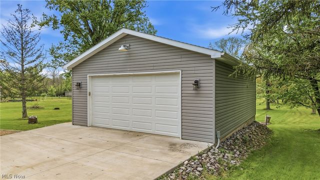 1532 S Stateline Road, Masury, OH 44438