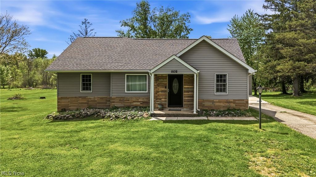 1532 S Stateline Road, Masury, OH 44438