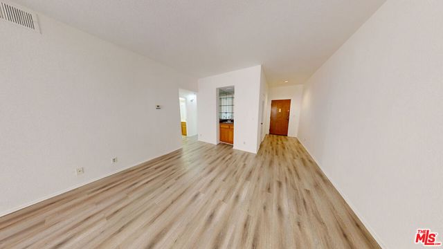 5135 Zelzah Avenue 203, Encino, CA 91316