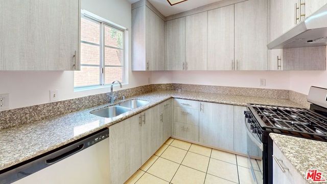 5135 Zelzah Avenue 203, Encino, CA 91316