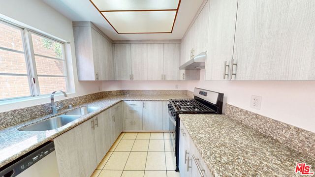 5135 Zelzah Avenue 203, Encino, CA 91316