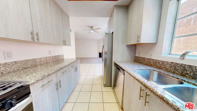 5135 Zelzah Avenue 203, Encino, CA 91316