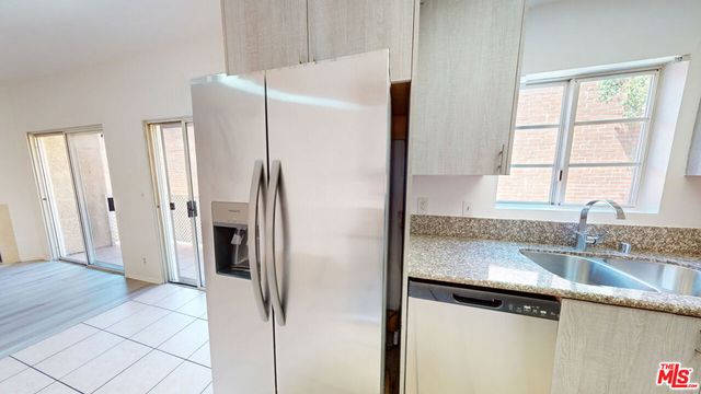 5135 Zelzah Avenue 203, Encino, CA 91316