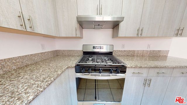 5135 Zelzah Avenue 203, Encino, CA 91316