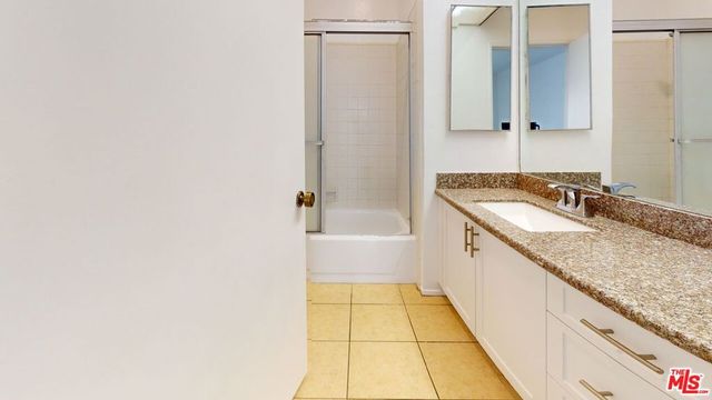 5135 Zelzah Avenue 203, Encino, CA 91316