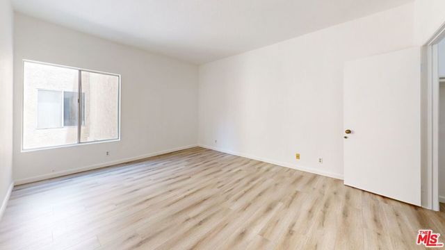 5135 Zelzah Avenue 203, Encino, CA 91316