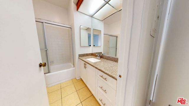 5135 Zelzah Avenue 203, Encino, CA 91316