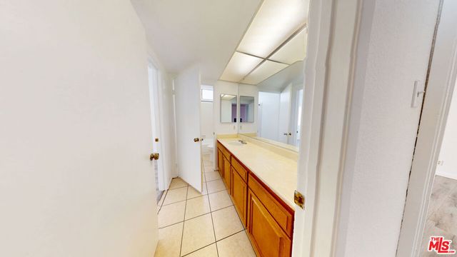 5135 Zelzah Avenue 203, Encino, CA 91316