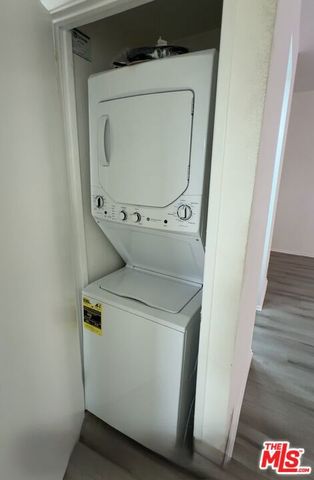 5135 Zelzah Avenue 203, Encino, CA 91316