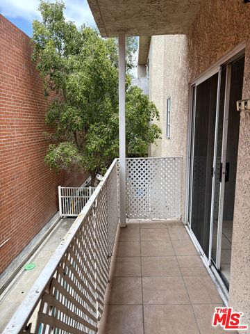 5135 Zelzah Avenue 203, Encino, CA 91316