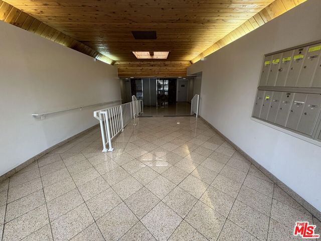 5135 Zelzah Avenue 203, Encino, CA 91316