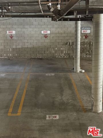 5135 Zelzah Avenue 203, Encino, CA 91316