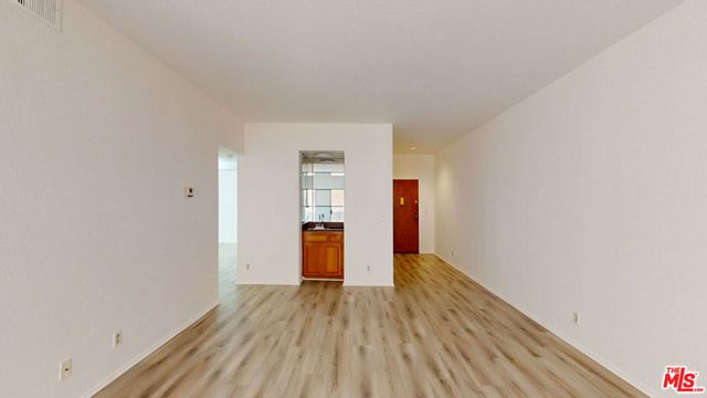 5135 Zelzah Avenue 203, Encino, CA 91316