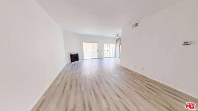 5135 Zelzah Avenue 203, Encino, CA 91316