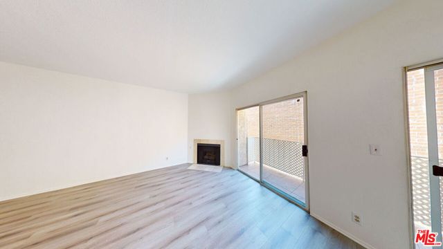 5135 Zelzah Avenue 203, Encino, CA 91316