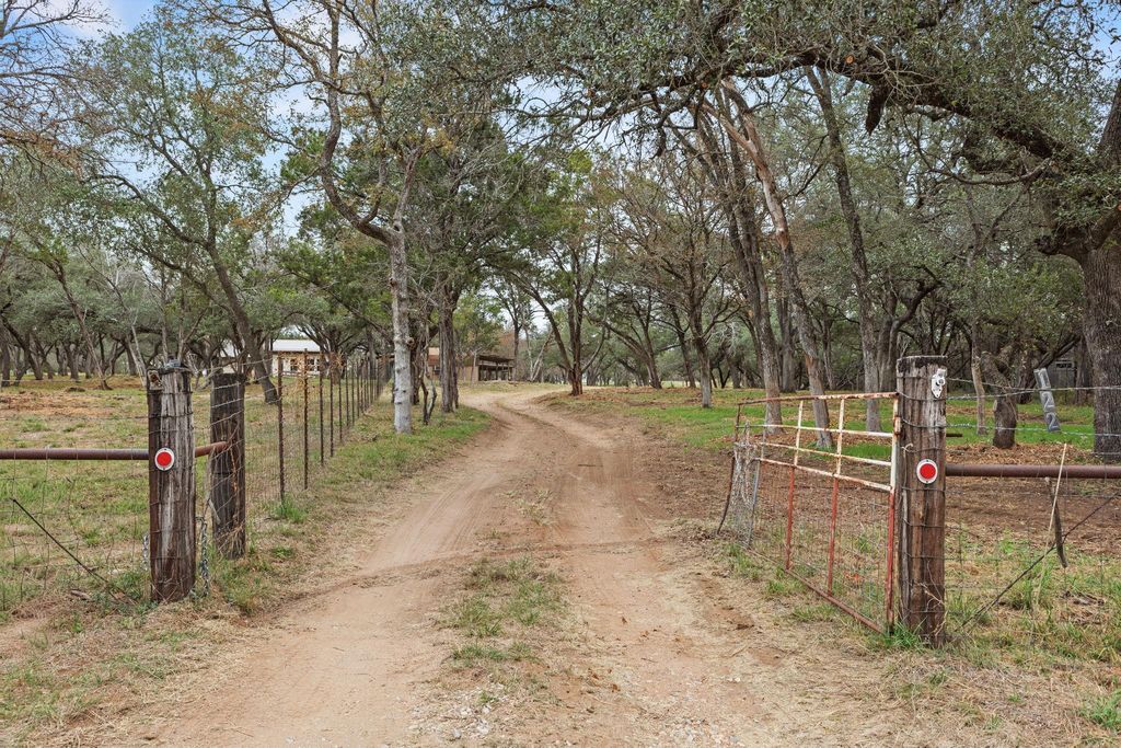 122 Winding Creek RD, Spicewood, TX 78669