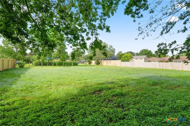 649 Fir Lane, Lockhart, TX 78644
