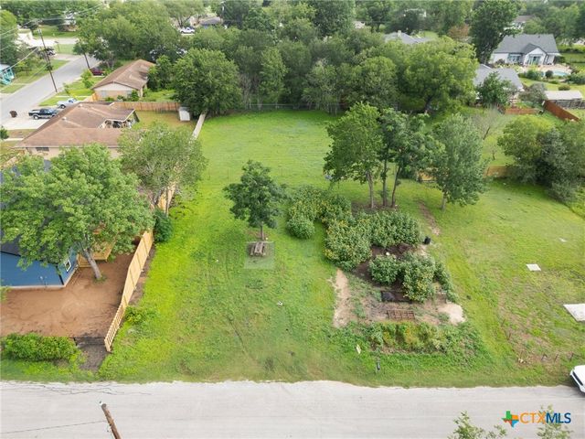 649 Fir Lane, Lockhart, TX 78644
