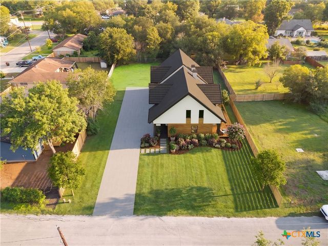 649 Fir Lane, Lockhart, TX 78644