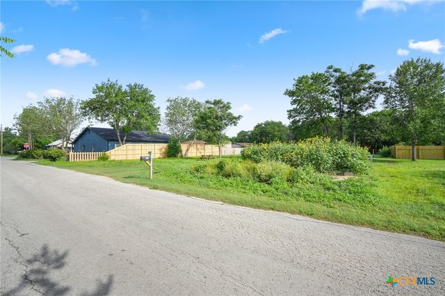 649 Fir Lane, Lockhart, TX 78644