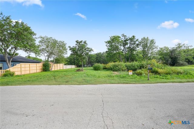 649 Fir Lane, Lockhart, TX 78644