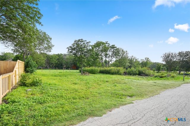 649 Fir Lane, Lockhart, TX 78644