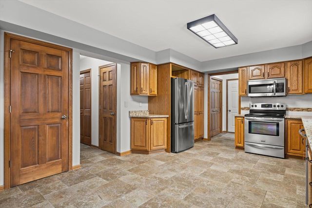 11912 28th AVENUE, Pleasant Prairie, WI 53158