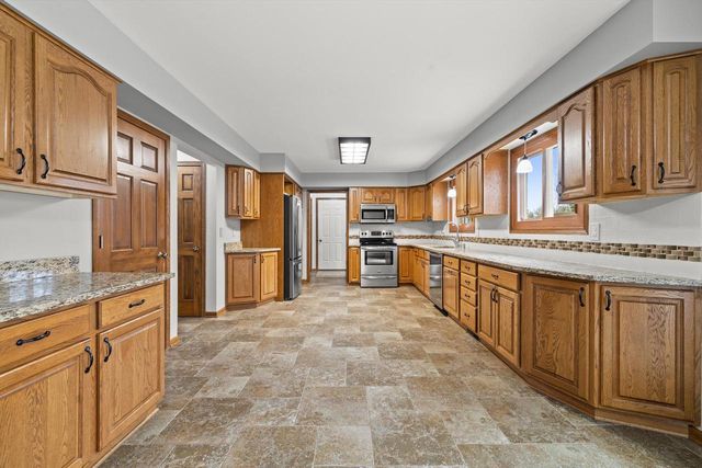 11912 28th AVENUE, Pleasant Prairie, WI 53158