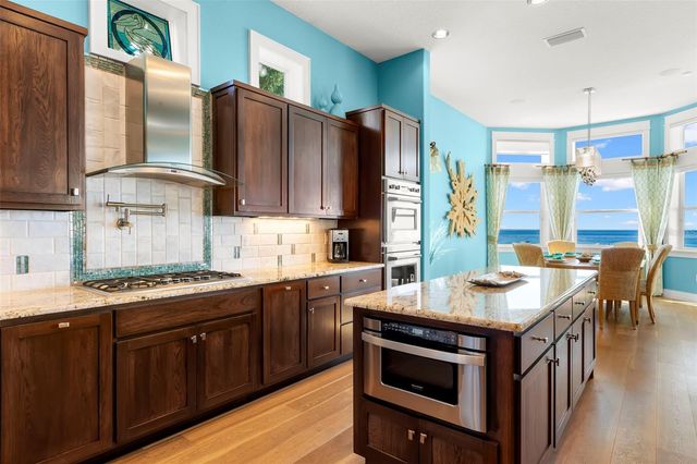 10042 GULF BOULEVARD, Treasure Island, FL 33706