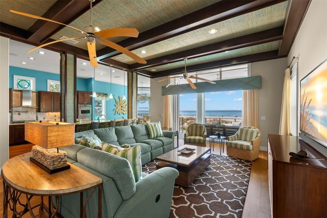 10042 GULF BOULEVARD, Treasure Island, FL 33706