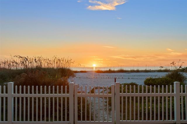 10042 GULF BOULEVARD, Treasure Island, FL 33706