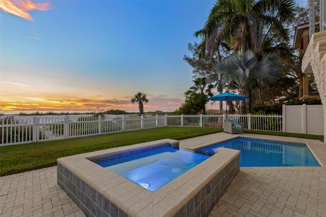 10042 GULF BOULEVARD, Treasure Island, FL 33706