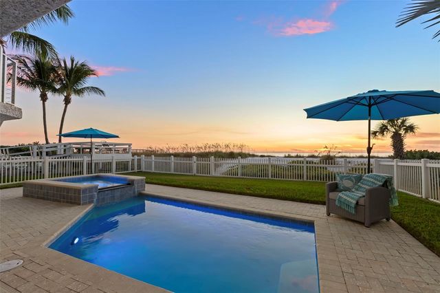 10042 GULF BOULEVARD, Treasure Island, FL 33706