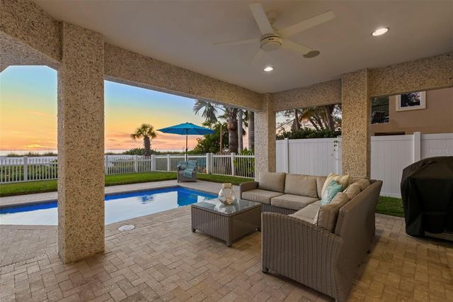 10042 GULF BOULEVARD, Treasure Island, FL 33706