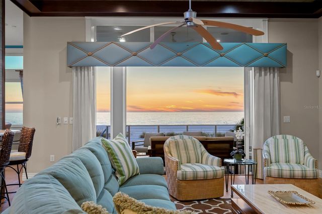 10042 GULF BOULEVARD, Treasure Island, FL 33706