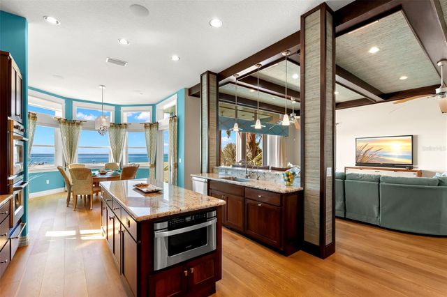 10042 GULF BOULEVARD, Treasure Island, FL 33706