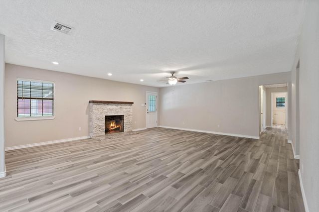 9433 County Line Road, Willis, TX 77378