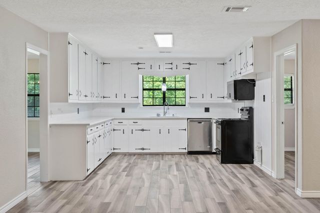 9433 County Line Road, Willis, TX 77378